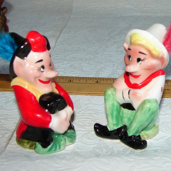 Vtg Elves Salt & Pepper SHAKER SET, Victoria Ceramics, Japan Figural Elf Feather - Picture 9 of 9